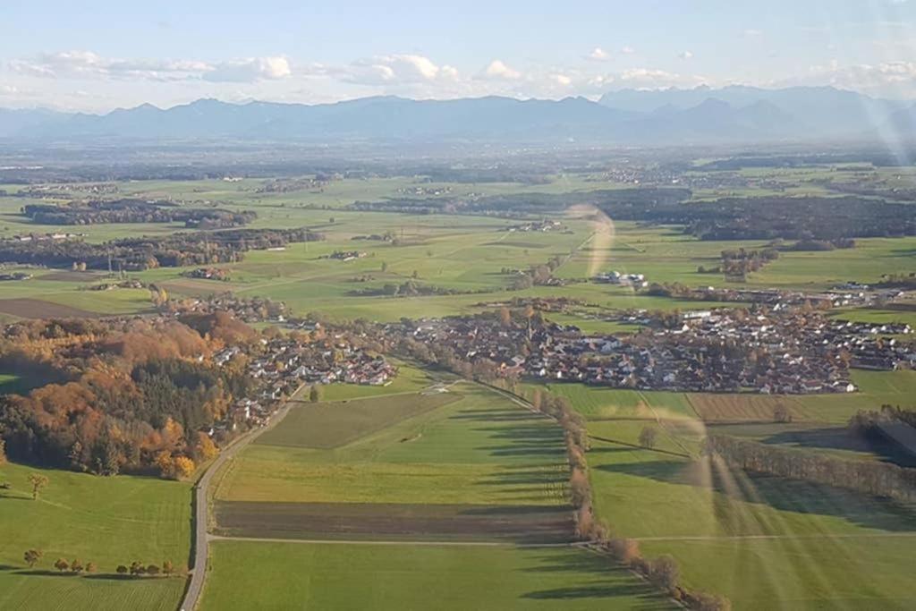 Kleine Gemuetliche Mansardenwohnung Im Suedosten Muenchens Assling エクステリア 写真