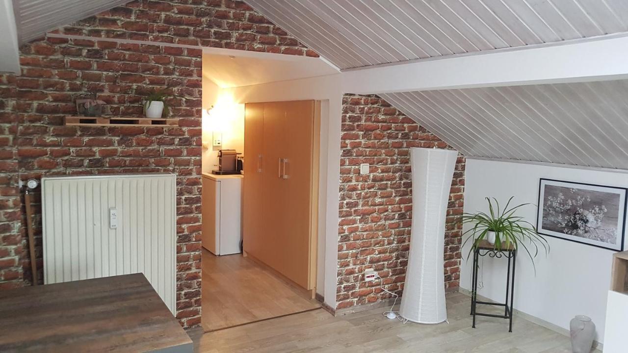 Kleine Gemuetliche Mansardenwohnung Im Suedosten Muenchens Assling エクステリア 写真