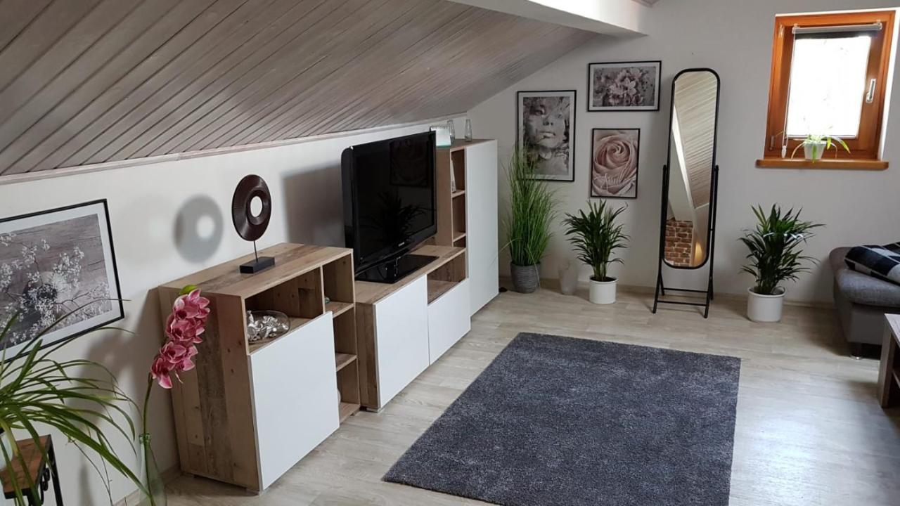 Kleine Gemuetliche Mansardenwohnung Im Suedosten Muenchens Assling エクステリア 写真